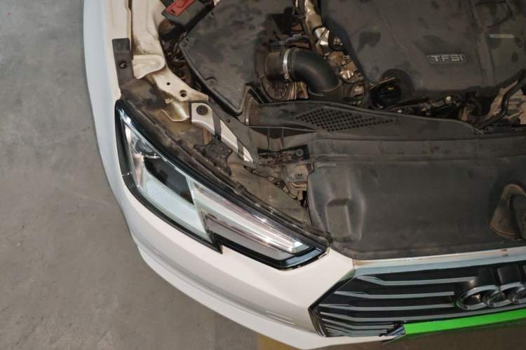 Used Audi A4L 2018 30th Anniversary Edition 40 TFSI Fashion Model Engine Bay Right