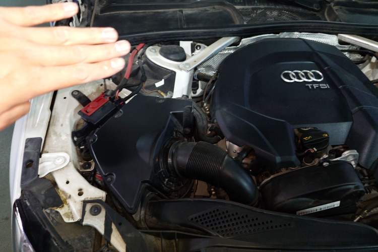 Used Audi A4L 2018 30th Anniversary Edition 30 TFSI Ambition Model Engine Bay Right