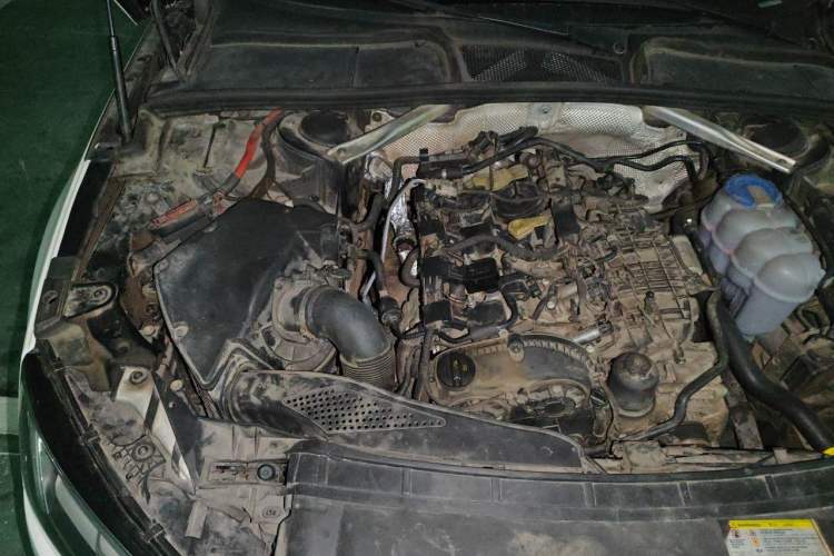 Used Audi A4L 2018 30th Anniversary Edition 40 TFSI Fashion Model Engine Bay Right