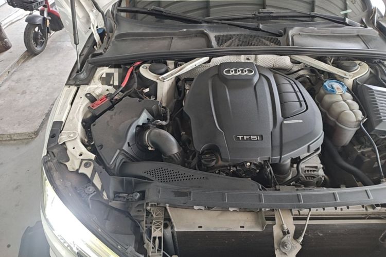 Used Audi A4L 2018 30th Anniversary Edition 40 TFSI Fashion Model Engine Bay Right
