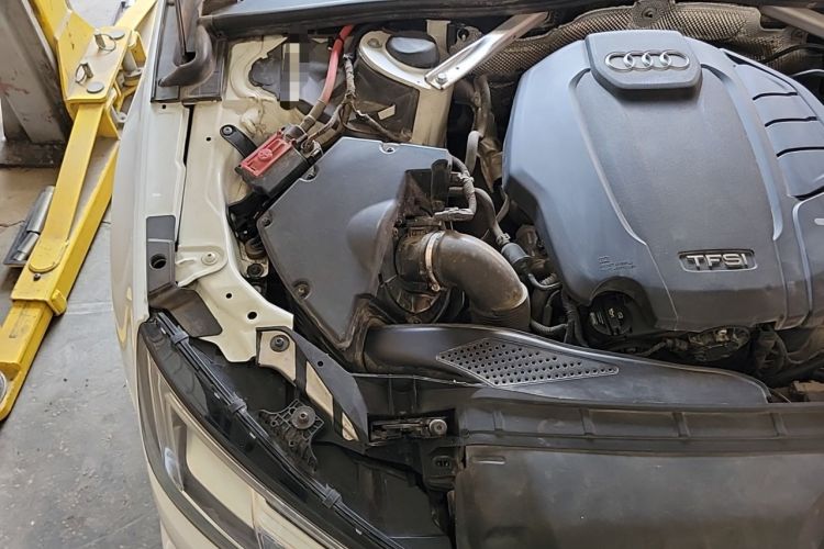 Used Audi A4L 2018 30th Anniversary Edition 40 TFSI Trendy Model Engine Bay Right