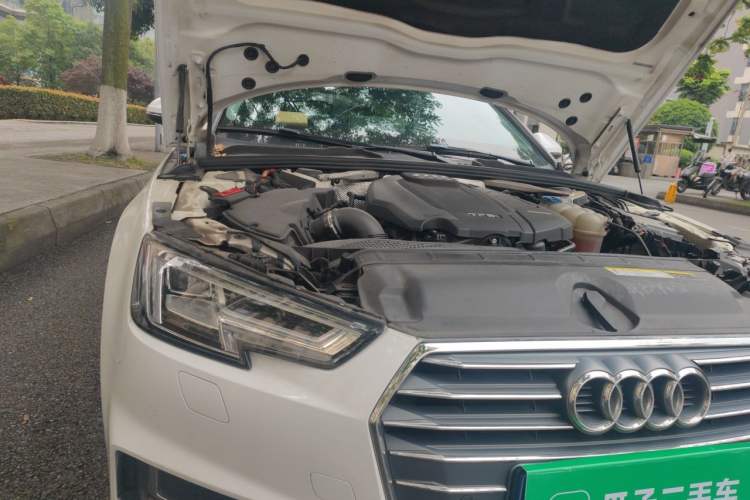 Used Audi A4L 2018 30th Anniversary Edition 40 TFSI Fashion Model Engine Bay Right