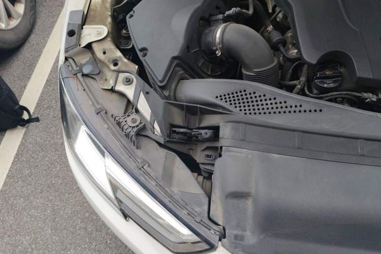 Used Audi A4L 2018 30th Anniversary Edition 40 TFSI Trendy Model Engine Bay Right