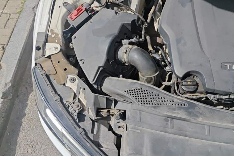 Used Audi A4L 2018 30th Anniversary Edition 40 TFSI Fashion Model Engine Bay Right
