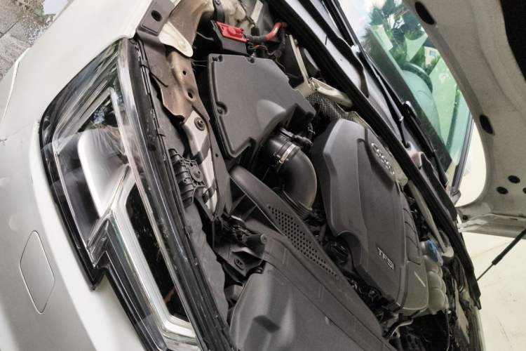 Used Audi A4L 2018 30th Anniversary Edition 40 TFSI Fashion Model Engine Bay Right