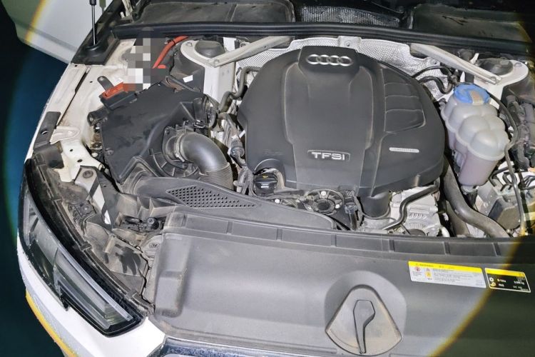 Used Audi A4L 2018 30th Anniversary Edition 40 TFSI Fashion Model Engine Bay Right
