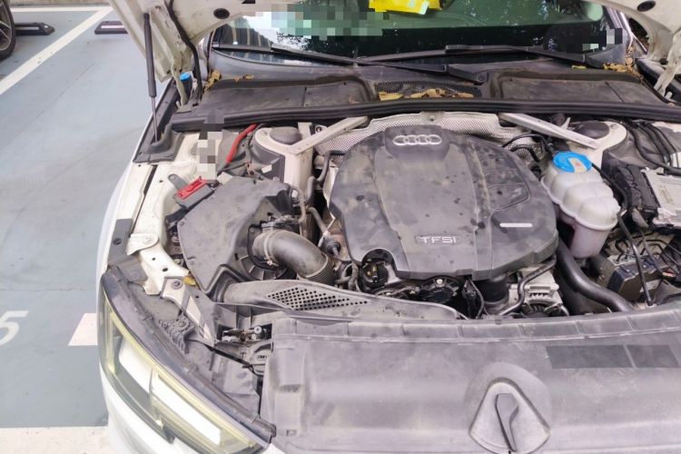 Used Audi A4L 2018 30th Anniversary Edition 40 TFSI Fashion Model Engine Bay Right