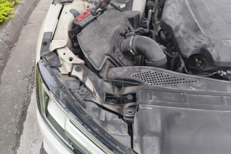 Used Audi A4L 2018 30th Anniversary Edition 40 TFSI Fashion Model Engine Bay Right