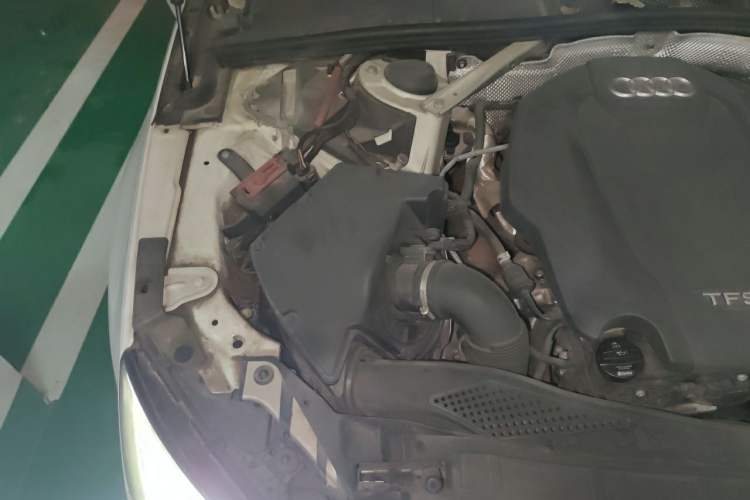 Used Audi A4L 2018 30th Anniversary Edition 40 TFSI Fashion Model Engine Bay Right