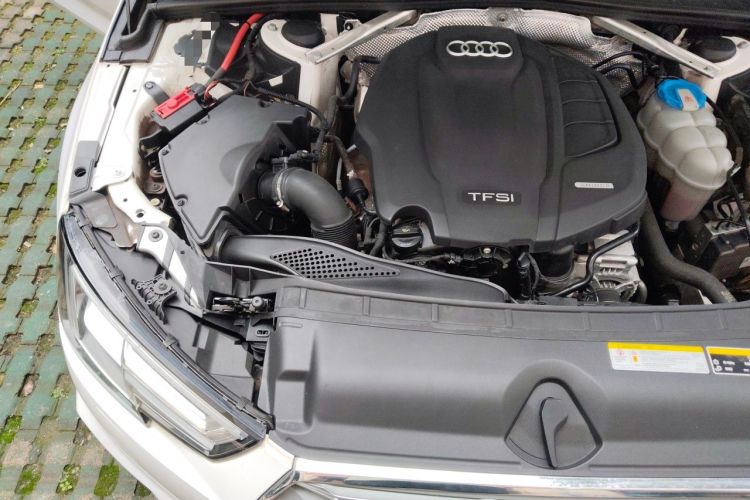 Used Audi A4L 2018 30th Anniversary Edition 40 TFSI Fashion Model Engine Bay Right