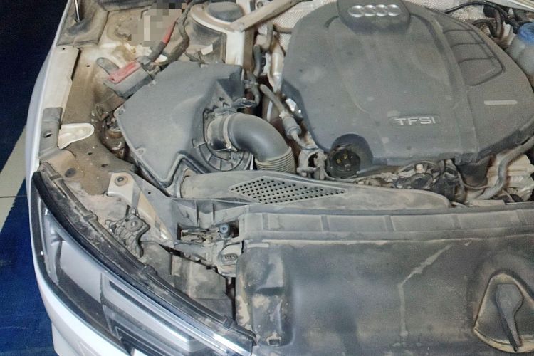 Used Audi A4L 2018 30th Anniversary Edition 40 TFSI Fashion Model Engine Bay Right