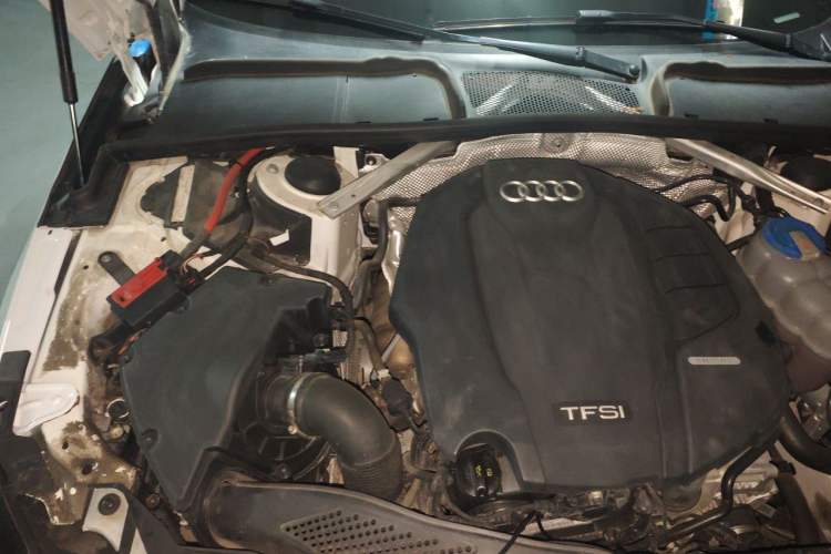 Used Audi A4L 2018 30th Anniversary Edition 40 TFSI Fashion Model Engine Bay Right