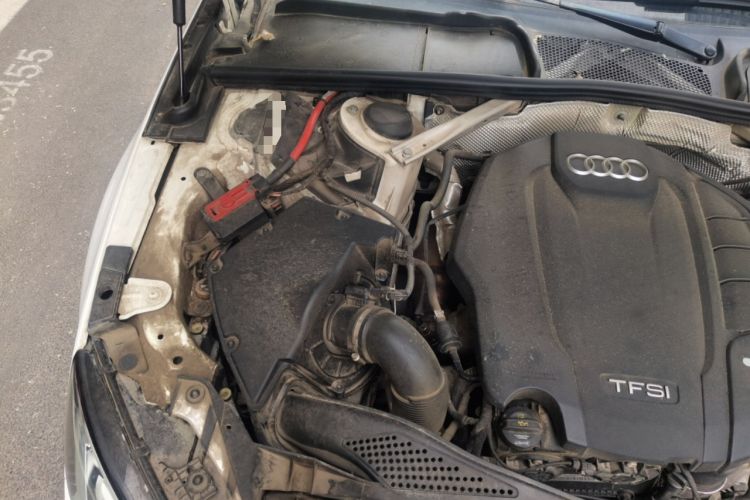 Used Audi A4L 2018 30th Anniversary Edition 40 TFSI Fashion Model Engine Bay Right