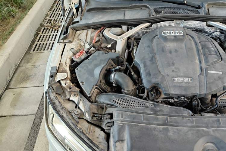 Used Audi A4L 2018 30th Anniversary Edition 40 TFSI Fashion Model Engine Bay Right