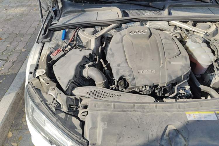 Used Audi A4L 2018 30th Anniversary Edition 40 TFSI Fashion Model Engine Bay Right