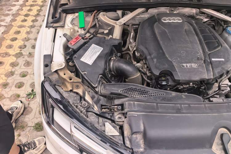 Used Audi A4L 2018 30th Anniversary Edition 45 TFSI quattro Sport model Engine Bay Right