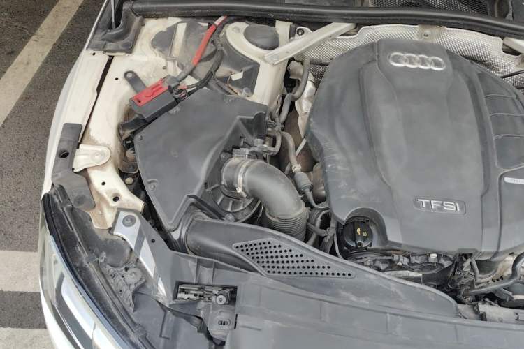 Used Audi A4L 2018 30th Anniversary Edition 40 TFSI Fashion Model Engine Bay Right