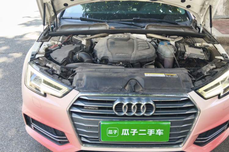 Used Audi A4L 2018 30th Anniversary Edition 40 TFSI Fashion Model Engine Bay Right