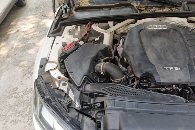 Used Audi A4L 2018 30th Anniversary Edition 40 TFSI Fashion Model Engine Bay Right