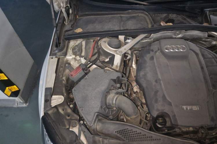 Used Audi A4L 2018 30th Anniversary Edition 40 TFSI Fashion Model Engine Bay Right