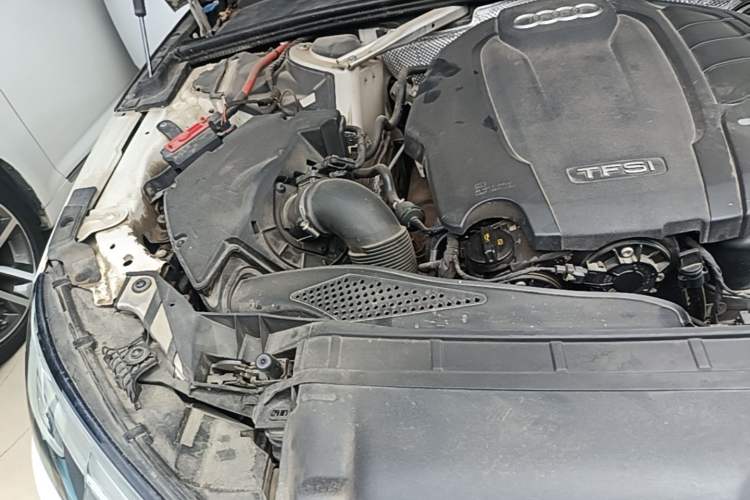 Used Audi A4L 2018 30th Anniversary Edition 40 TFSI Fashion Model Engine Bay Right