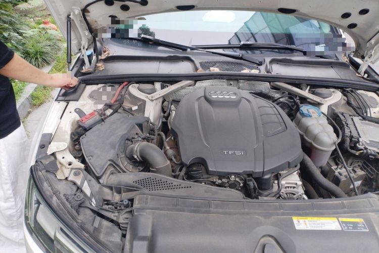 Used Audi A4L 2018 30th Anniversary Edition 40 TFSI Fashion Model Engine Bay Right