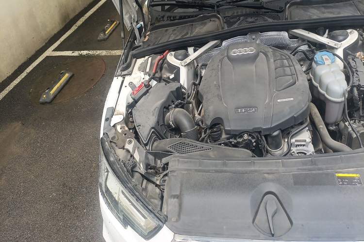 Used Audi A4L 2018 30th Anniversary Edition 40 TFSI Fashion Model Engine Bay Right