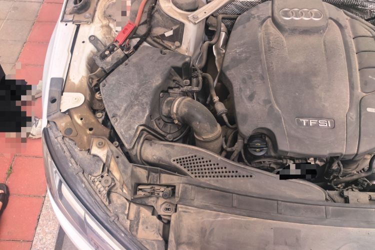 Used Audi A4L 2018 30th Anniversary Edition 40 TFSI Fashion Model Engine Bay Right
