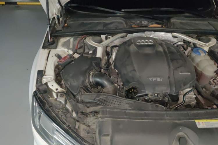 Used Audi A4L 2018 30th Anniversary Edition 45 TFSI quattro Sport model Engine Bay Right