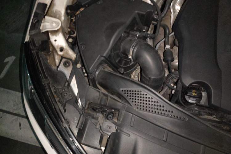 Used Audi A4L 2018 30th Anniversary Edition 40 TFSI Fashion Model Engine Bay Right