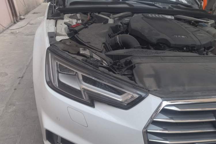Used Audi A4L 2018 30th Anniversary Edition 40 TFSI Fashion Model Engine Bay Right