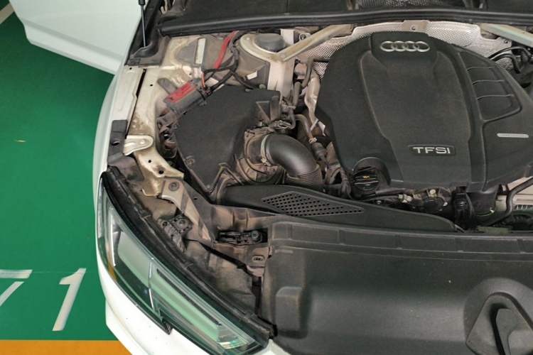 Used Audi A4L 2018 30th Anniversary Edition 40 TFSI Fashion Model Engine Bay Right