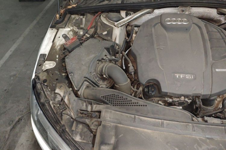 Used Audi A4L 2018 30th Anniversary Edition 40 TFSI Fashion Model Engine Bay Right