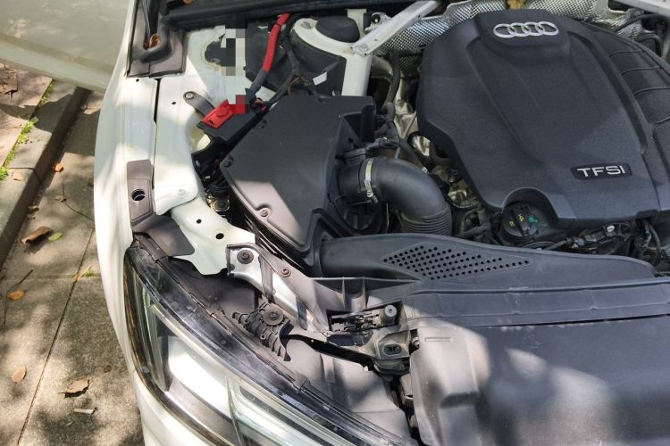 Used Audi A4L 2018 30th Anniversary Edition 40 TFSI Fashion Model Engine Bay Right