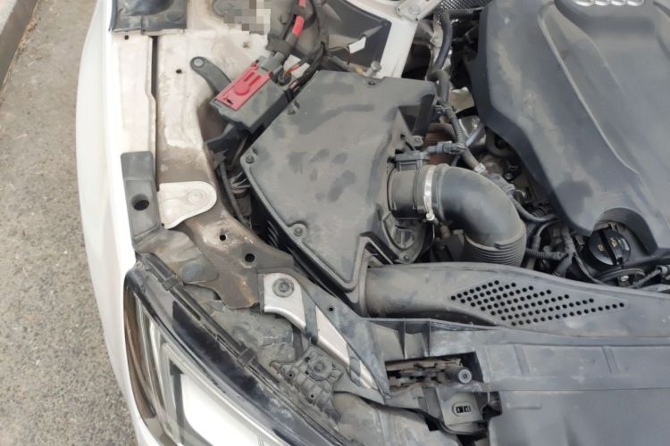 Used Audi A4L 2018 30th Anniversary Edition 40 TFSI Fashion Model Engine Bay Right