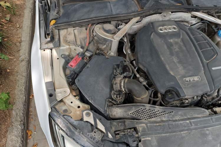 Used Audi A4L 2018 30th Anniversary Edition 40 TFSI Fashion Model Engine Bay Right