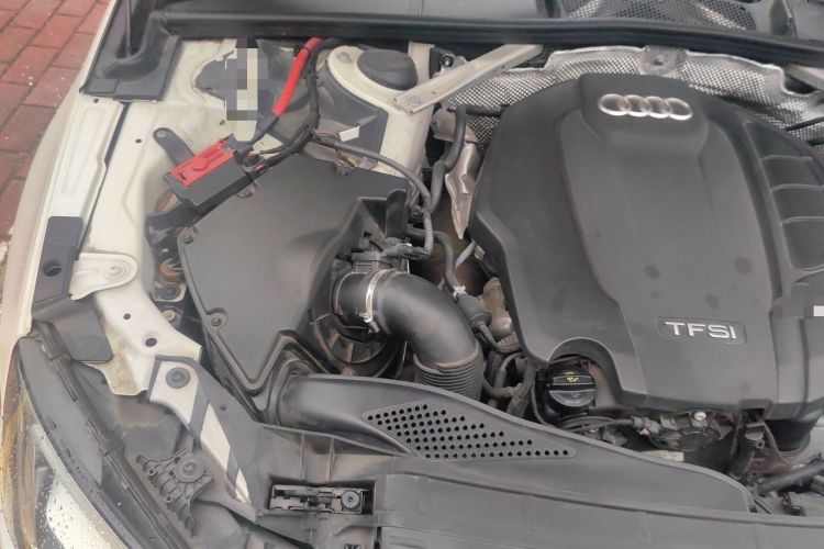 Used Audi A4L 2018 30th Anniversary Edition 40 TFSI Fashion Model Engine Bay Right