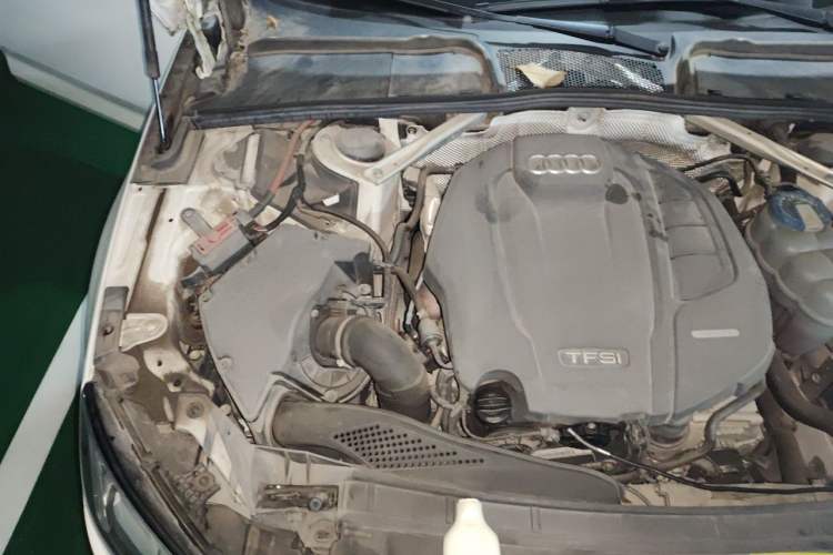 Used Audi A4L 2018 30th Anniversary Edition 40 TFSI Fashion Model Engine Bay Right