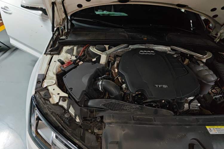 Used Audi A4L 2018 30th Anniversary Edition 40 TFSI Fashion Model Engine Bay Right
