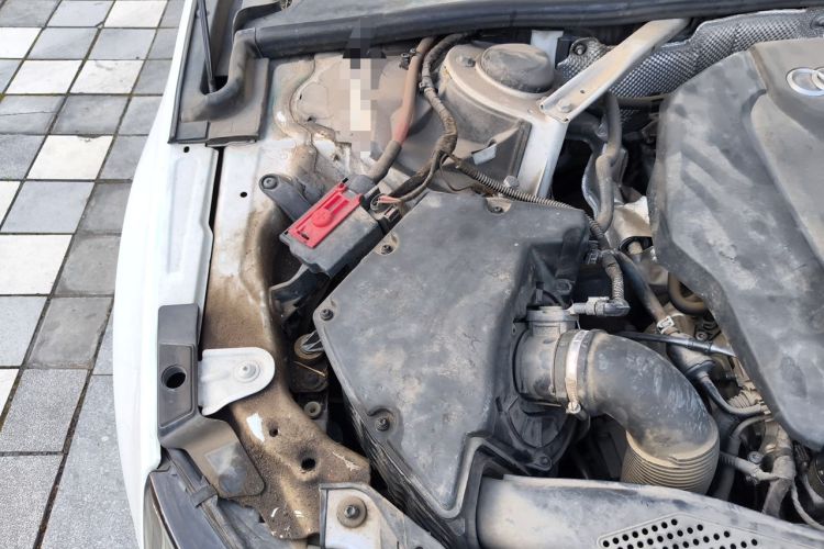 Used Audi A4L 2018 30th Anniversary Edition 40 TFSI Fashion Model Engine Bay Right