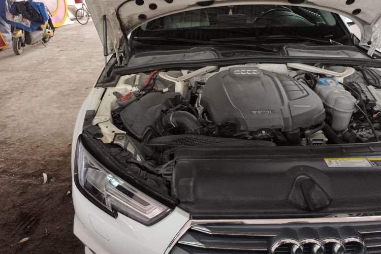 Used Audi A4L 2018 30th Anniversary Edition 40 TFSI Fashion Model Engine Bay Right