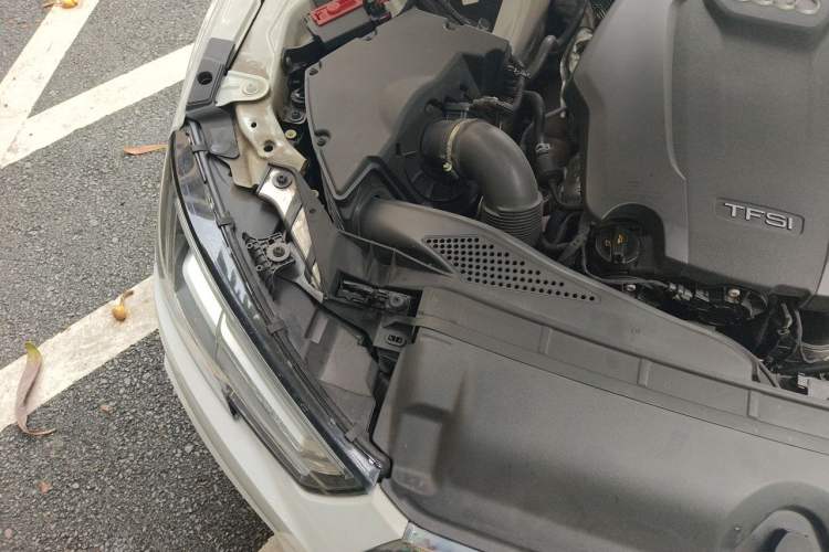 Used Audi A4L 2018 30th Anniversary Edition 40 TFSI Fashion Model Engine Bay Right
