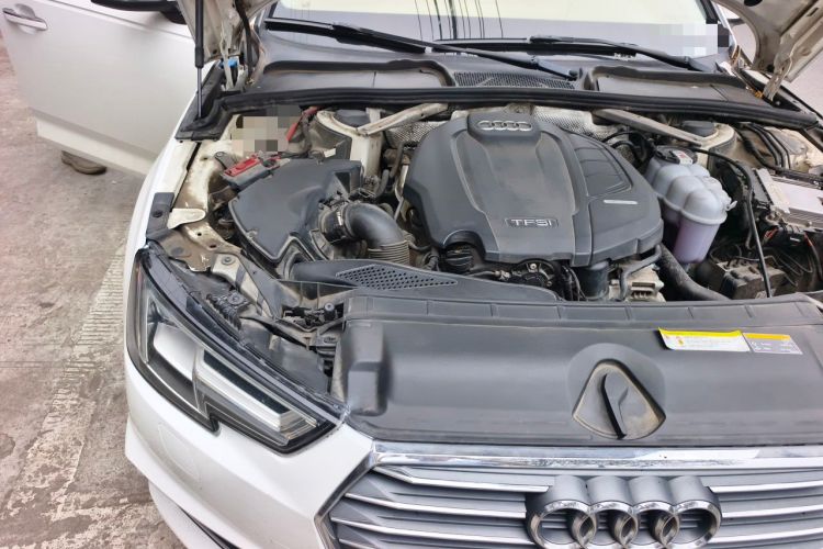 Used Audi A4L 2018 30th Anniversary Edition 40 TFSI Fashion Model Engine Bay Right