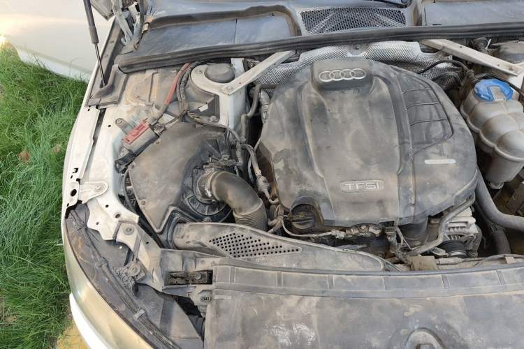 Used Audi A4L 2018 30th Anniversary Edition 40 TFSI Fashion Model Engine Bay Right