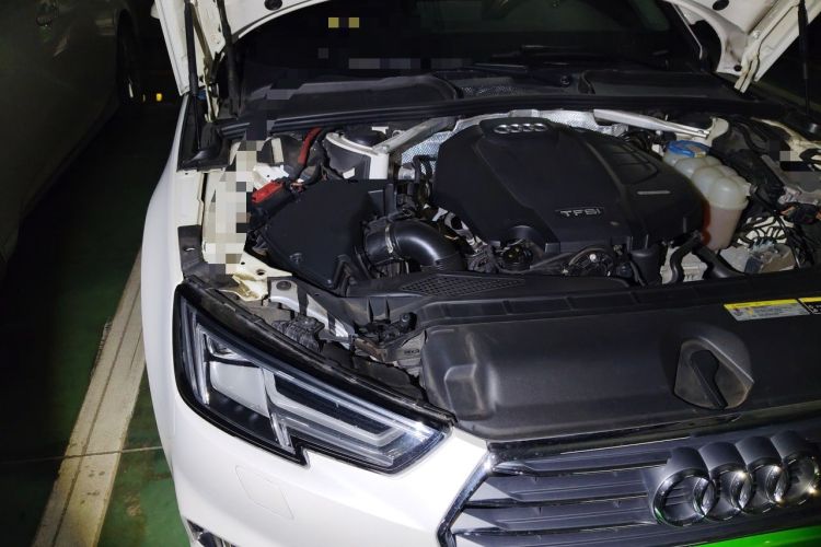 Used Audi A4L 2018 30th Anniversary Edition 40 TFSI Fashion Model Engine Bay Right
