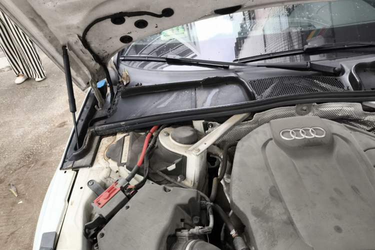 Used Audi A4L  Engine Bay Right