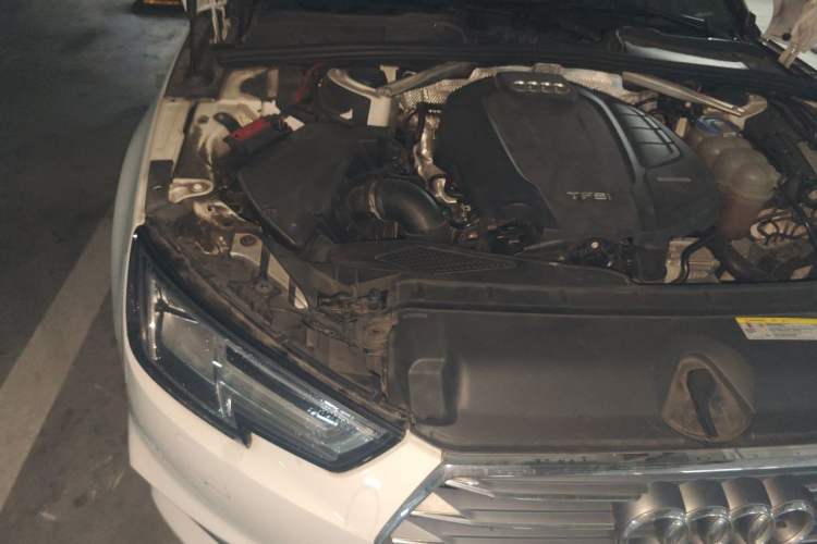 Used Audi A4L 2018 30th Anniversary Edition 40 TFSI Fashion Model Engine Bay Right