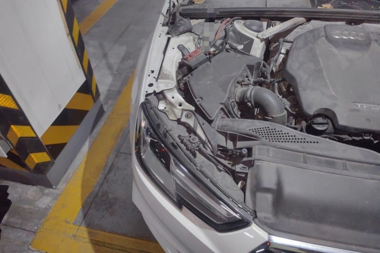 Used Audi A4L 2018 30th Anniversary Edition 40 TFSI Fashion Model Engine Bay Right