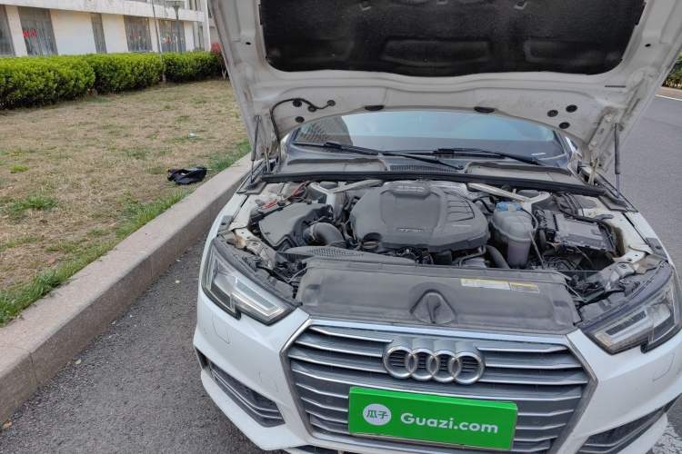 Used Audi A4L 2018 30th Anniversary Edition 40 TFSI Fashion Model Engine Bay Right