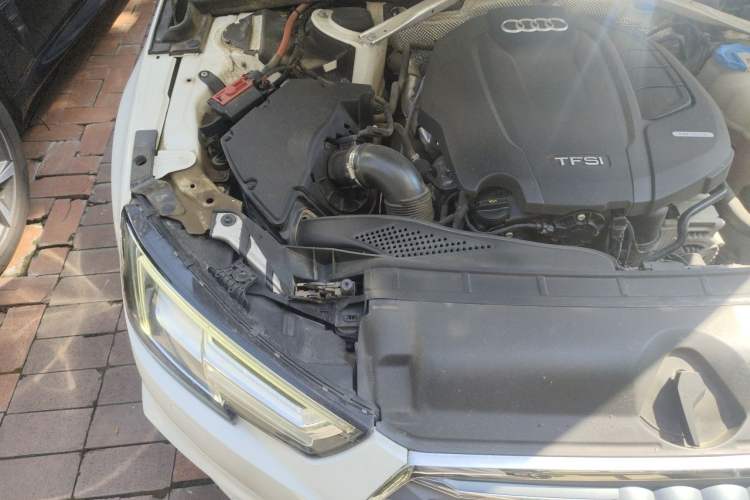 Used Audi A4L 2018 30th Anniversary Edition 40 TFSI Fashion Model Engine Bay Right